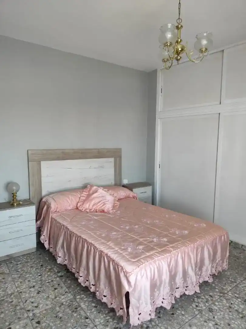 Schlafzimmer von Wohnung zur Miete in Almodóvar del Campo mit Klimaanlage, Ofen und Waschmaschine