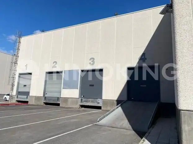 Industrial building to rent in Barrio de la Estación, imagen 2