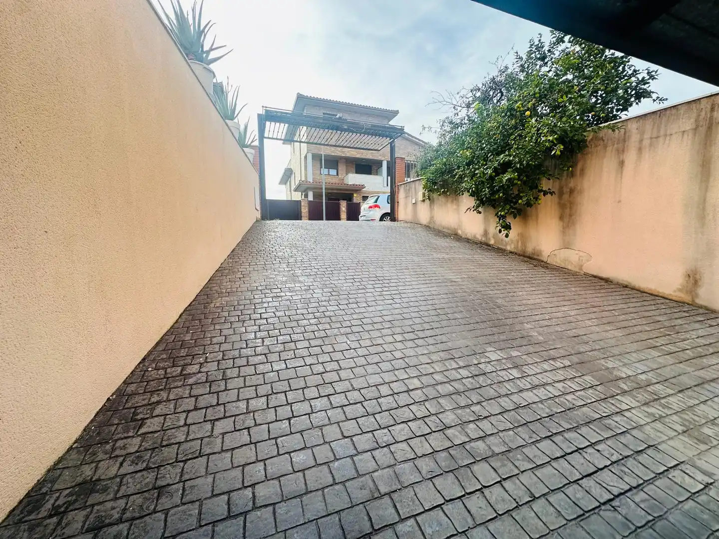 Vista exterior de Casa o xalet en venda en Cambrils amb Aire condicionat, Calefacció i Jardí privat