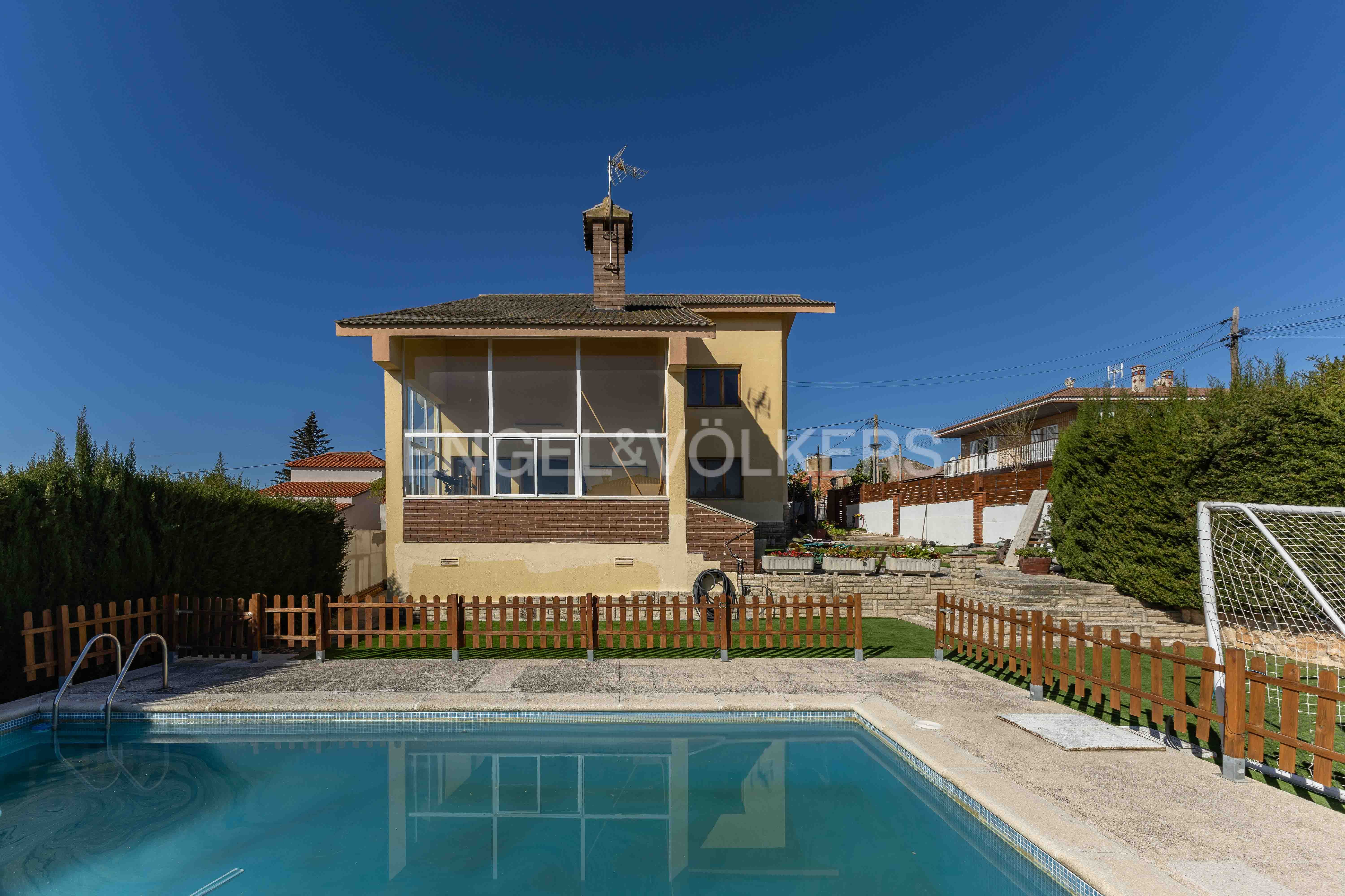 Vista exterior de Casa o xalet en venda en El Catllar  amb Calefacció, Jardí privat i Terrassa