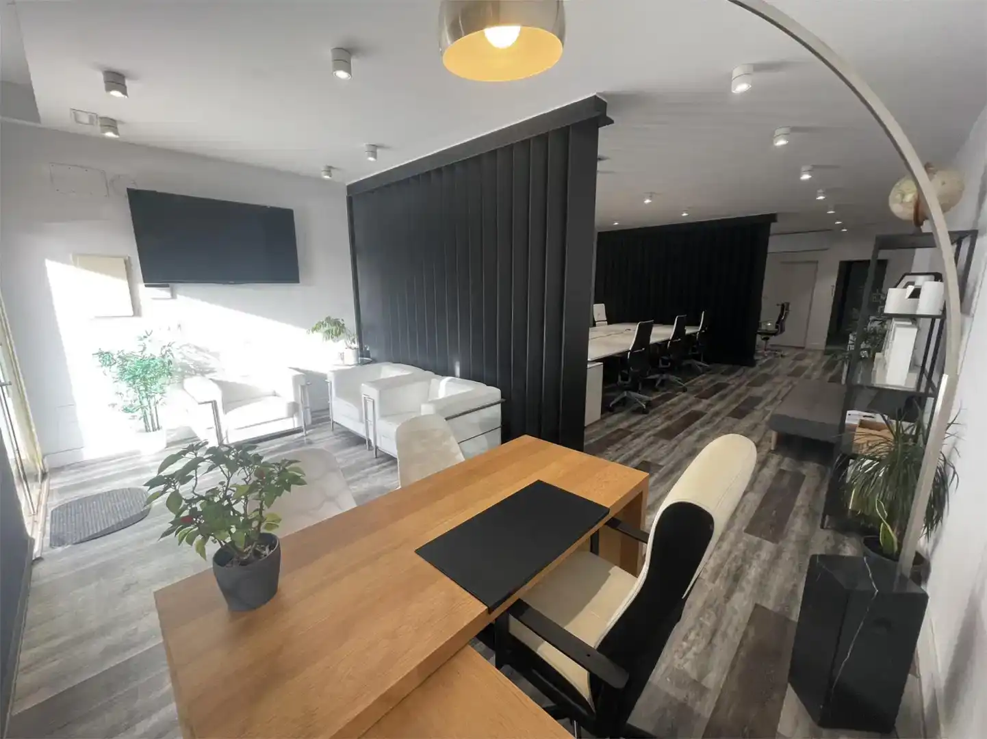 Office for rent in Estepona  with Air Conditioner and Furnished