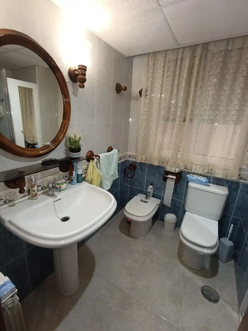 Bathroom of Flat for sale in Linares  with Air Conditioner, Heating and Storage room