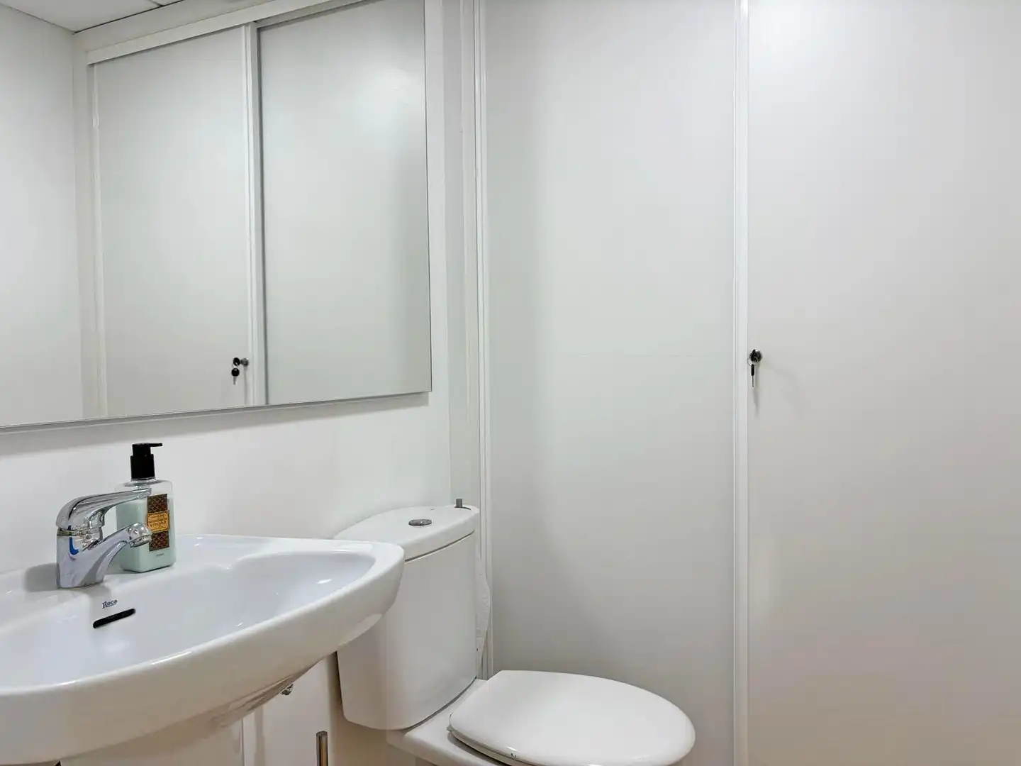 Badezimmer von Geschaftsraum zur Miete in Alicante / Alacant mit Klimaanlage, Terrasse und Möbliert