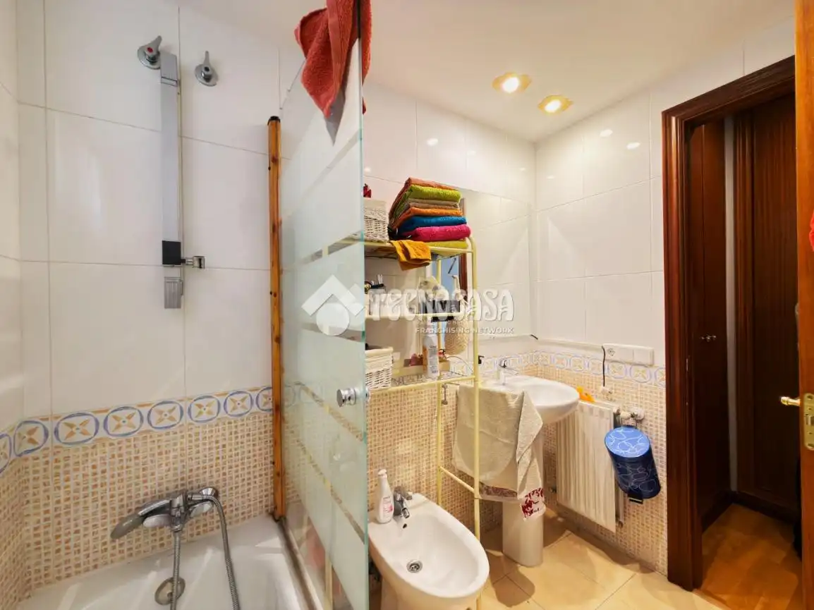 Baño de Piso en venta en Cuenca con Calefacción, Parquet y Trastero