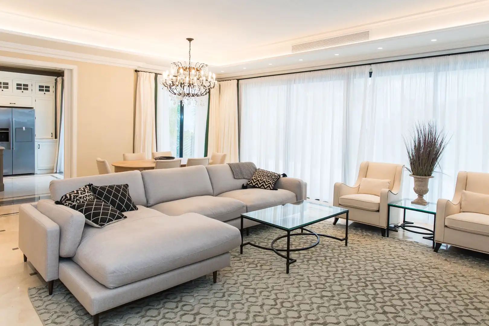 Sala de estar de Casa o chalet en venta en Benahavís con Aire acondicionado, Calefacción y Jardín privado