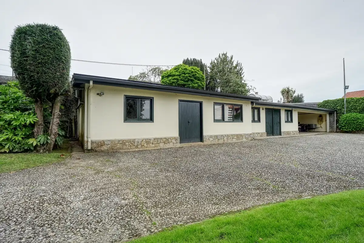 Vista exterior de Casa o xalet en venda en Sada (A Coruña) amb Calefacció, Jardí privat i Parquet
