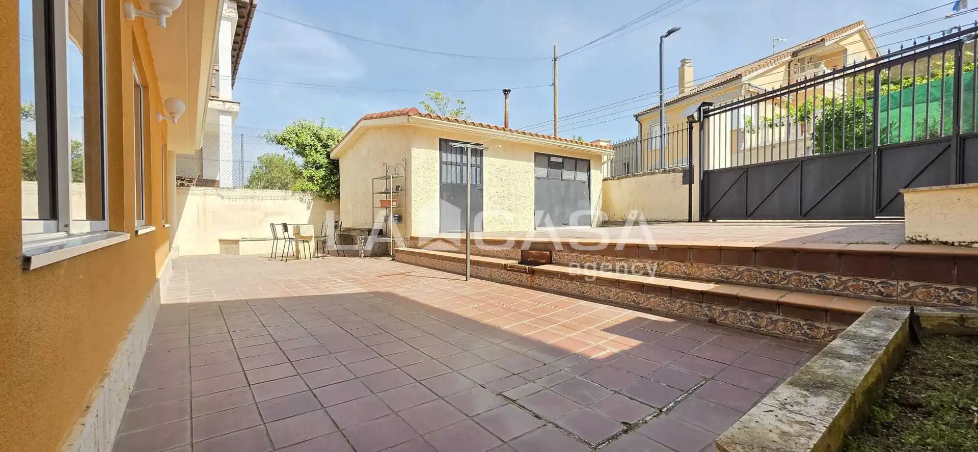 Vista exterior de Casa o xalet en venda en Dueñas amb Calefacció