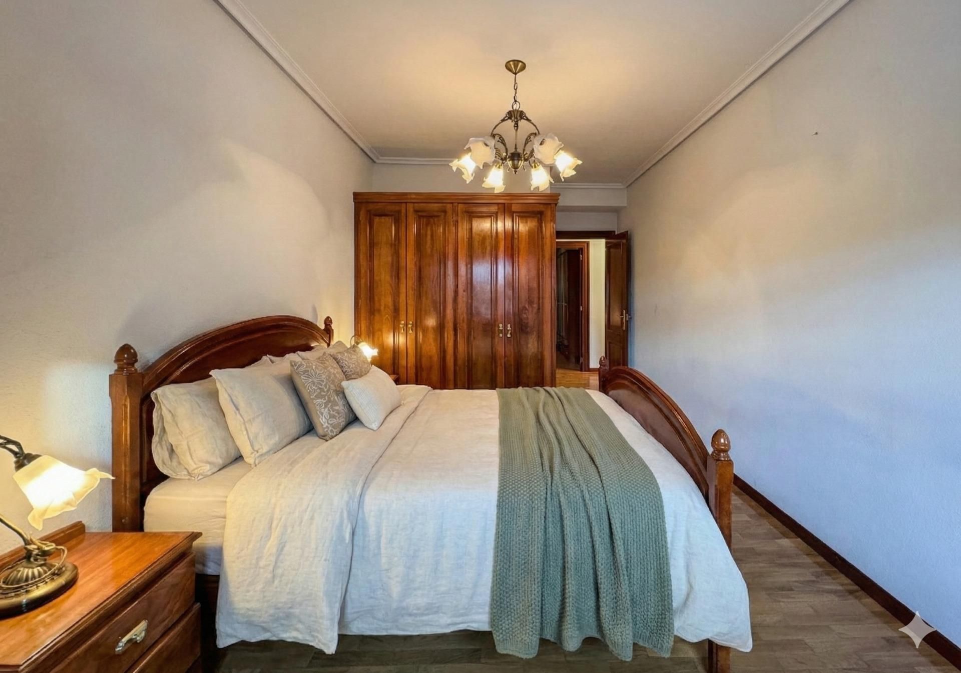 Habitación de Piso en venta en  Logroño con Jardín privado, Terraza y Trastero