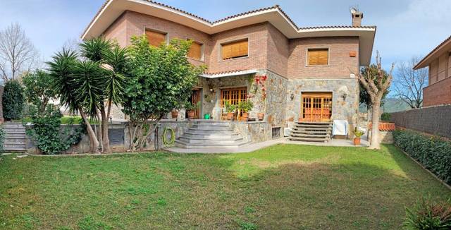 Casa-chalet en Venta en Nucli Urbà