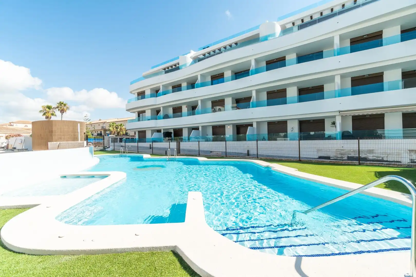 Piscina de Apartament en venda en Orihuela amb Calefacció, Jardí privat i Terrassa