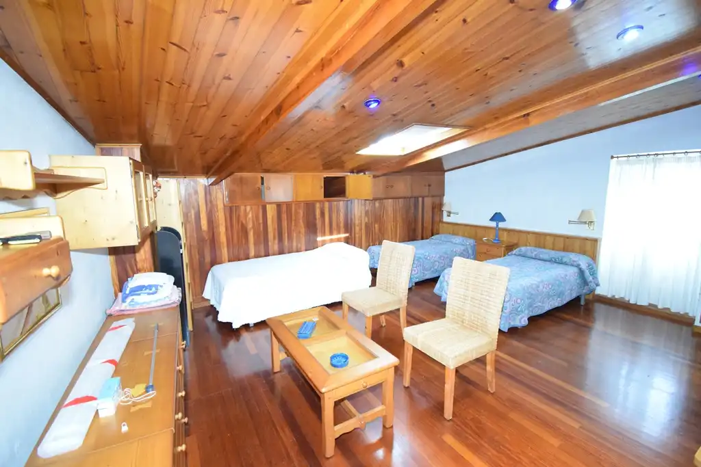 Habitación de Casa adosada en venta en Pontedeume con Calefacción y Jardín privado