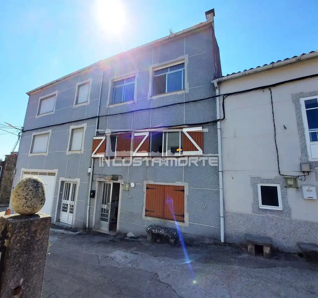 Vista exterior de Casa adosada en venta en Camariñas con Trastero y Amueblado
