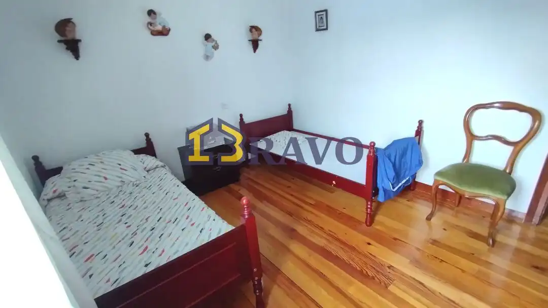 Dormitori de Casa o xalet en venda en Medina de Pomar amb Calefacció, Jardí privat i Piscina