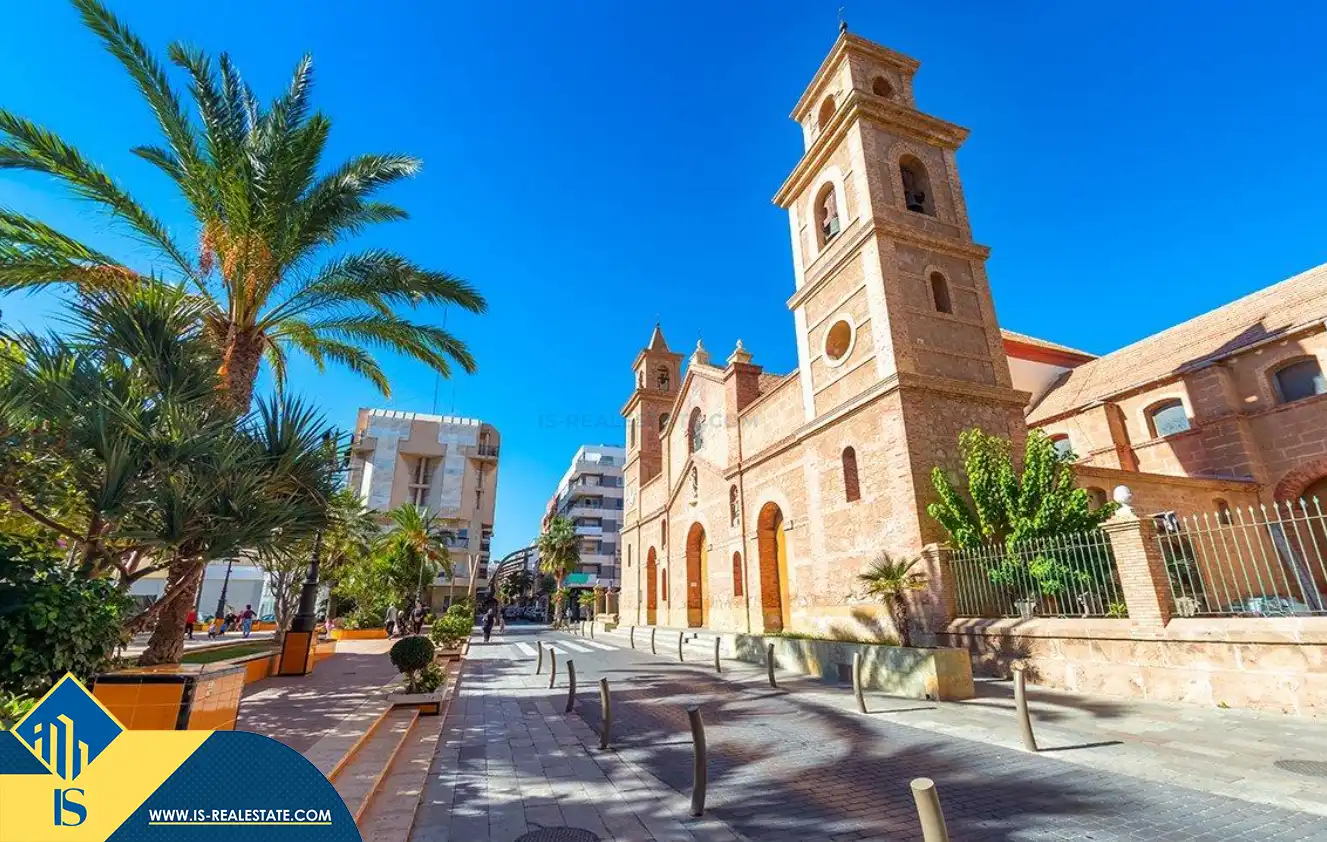 Vista exterior de Estudio en venta en Torrevieja con Calefacción, Terraza y Piscina comunitaria