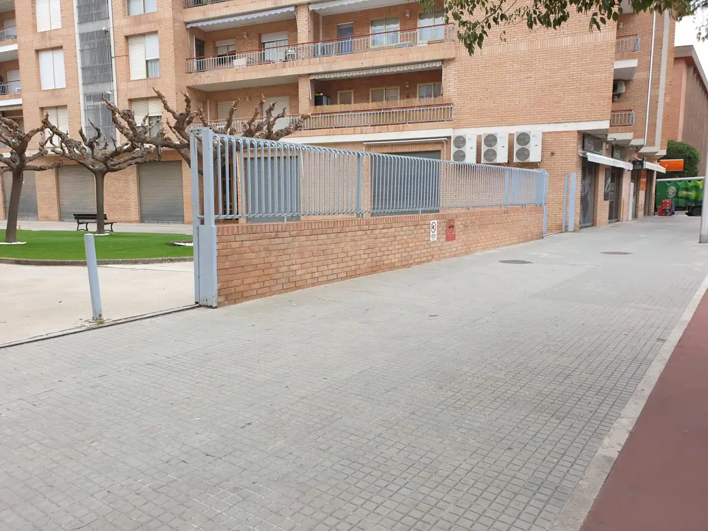 Aparcament de Local de lloguer en Tortosa amb Aire condicionat