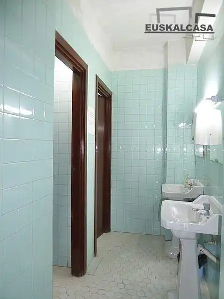 Baño de Oficina en venta en Bilbao  con Calefacción