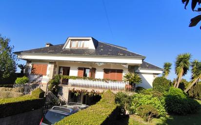 Exterior view of House or chalet for sale in Vilanova de Arousa  with Heating, Private garden and Storage room