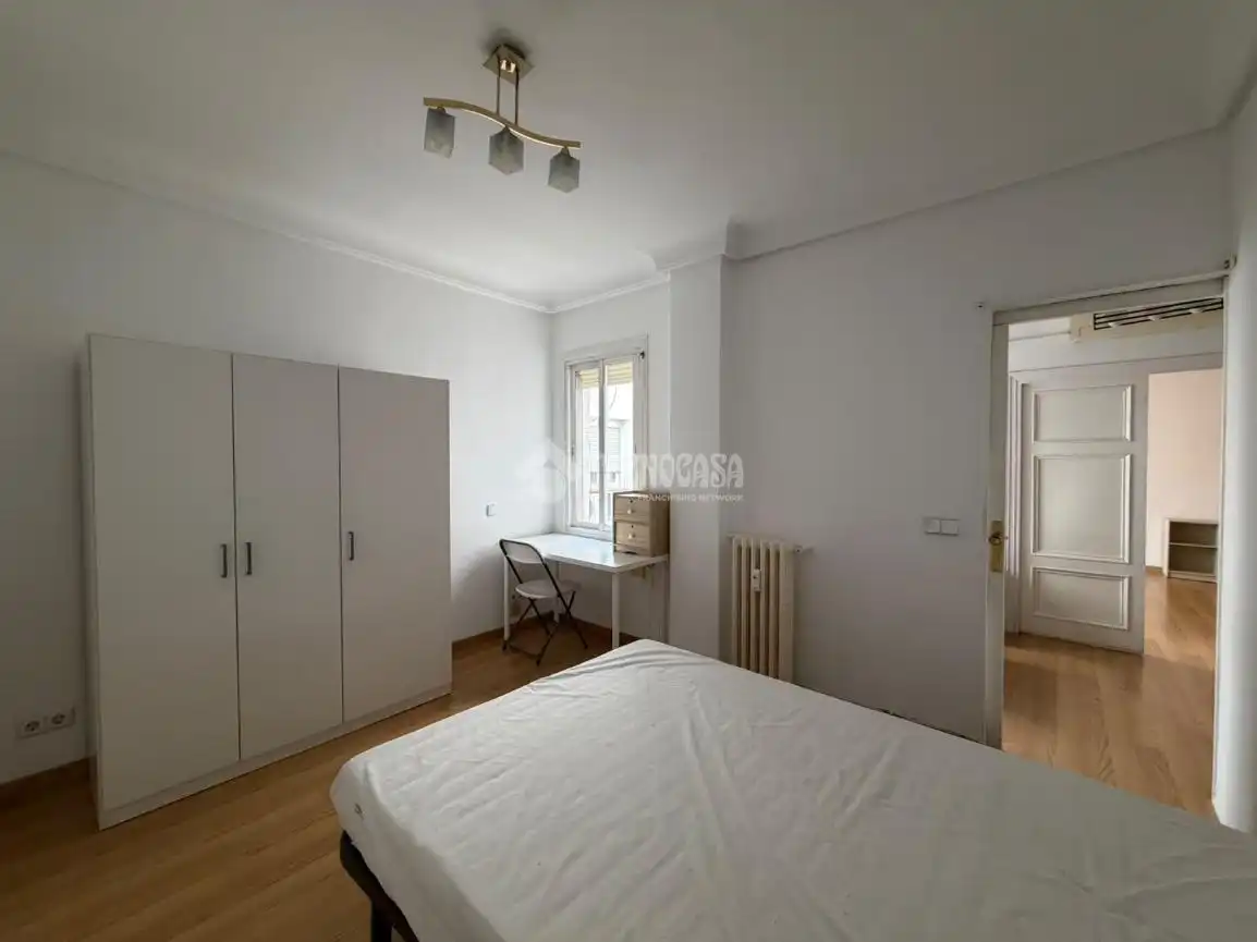 Bedroom of Flat for rent in Madrid  with Air Conditioner and Heating