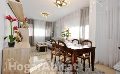 Living room of Flat for sale in Oliva  with Parquet flooring, Storage room and Alarm