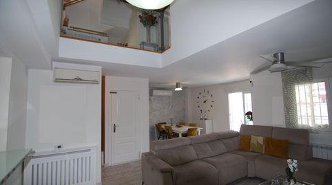 INCREIBLE CHALET CON 160 METROS DE PATIO !!