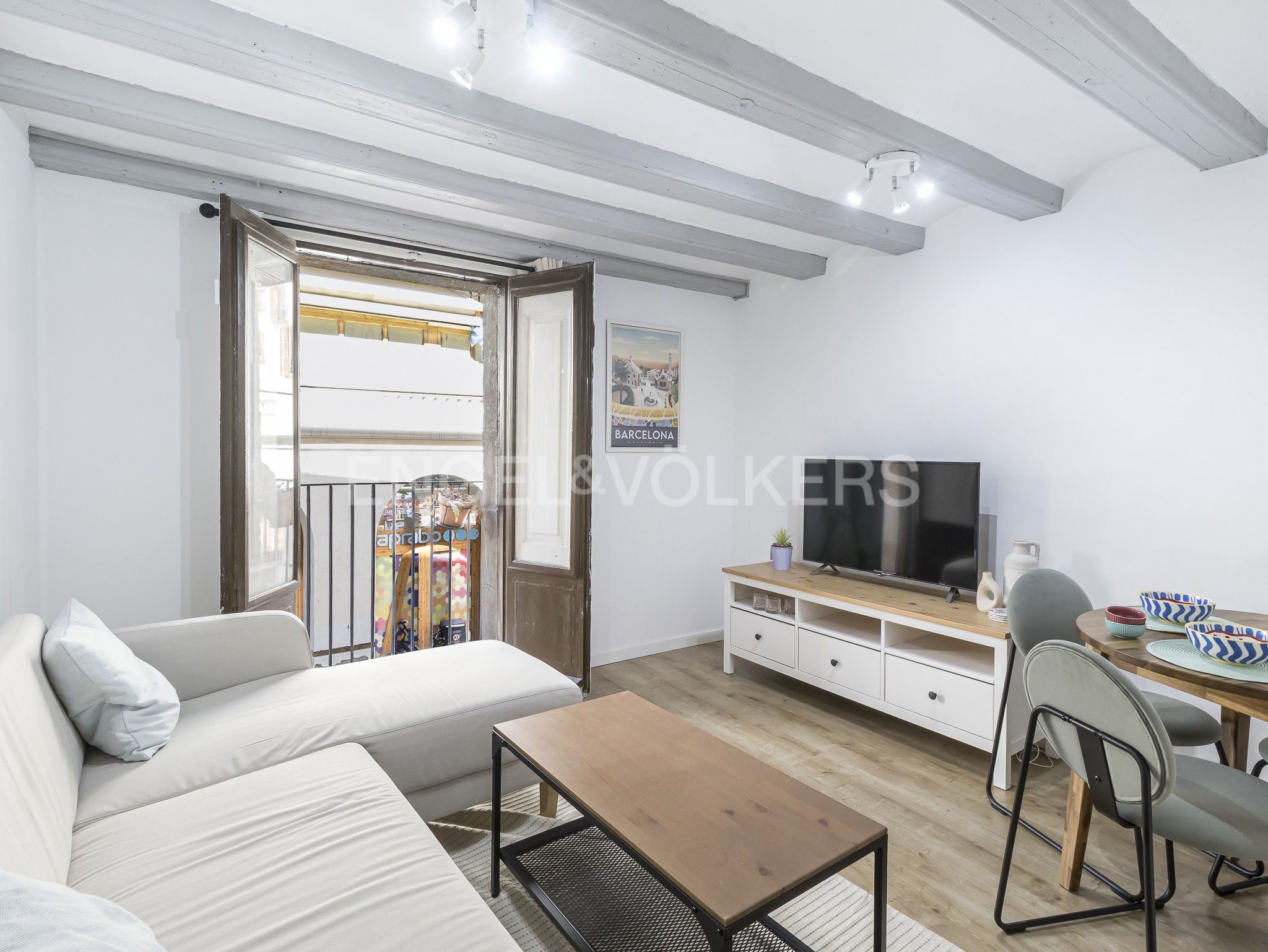 Sala d'estar de Apartament de lloguer en  Barcelona Capital amb Calefacció, Parquet i Moblat