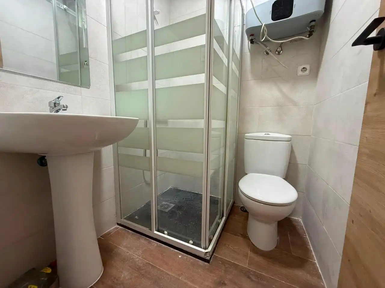 Badezimmer von Erdgeschoss zur Miete in Madrid