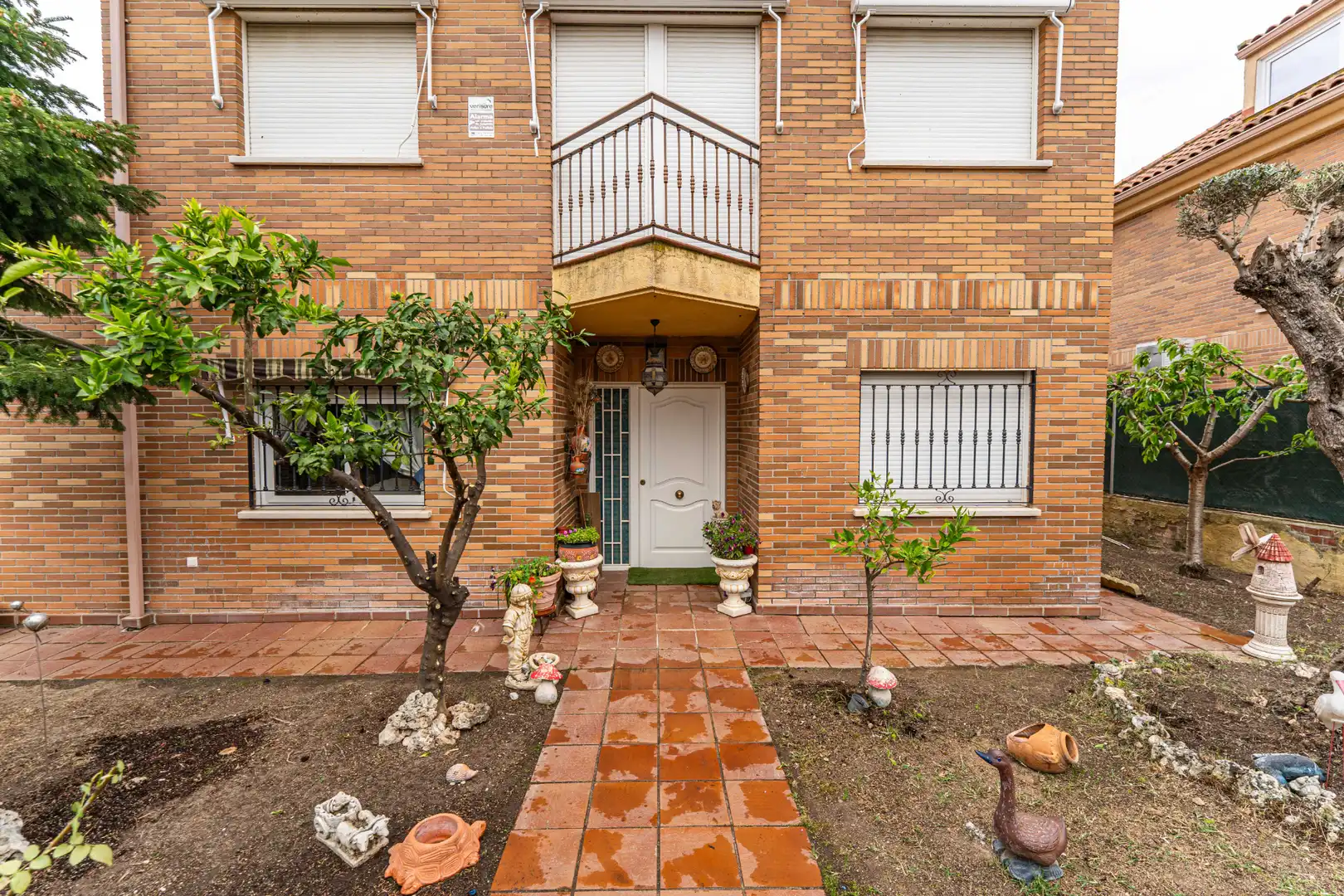 Vista exterior de Casa o xalet en venda en Serranillos del Valle amb Aire condicionat, Calefacció i Jardí privat