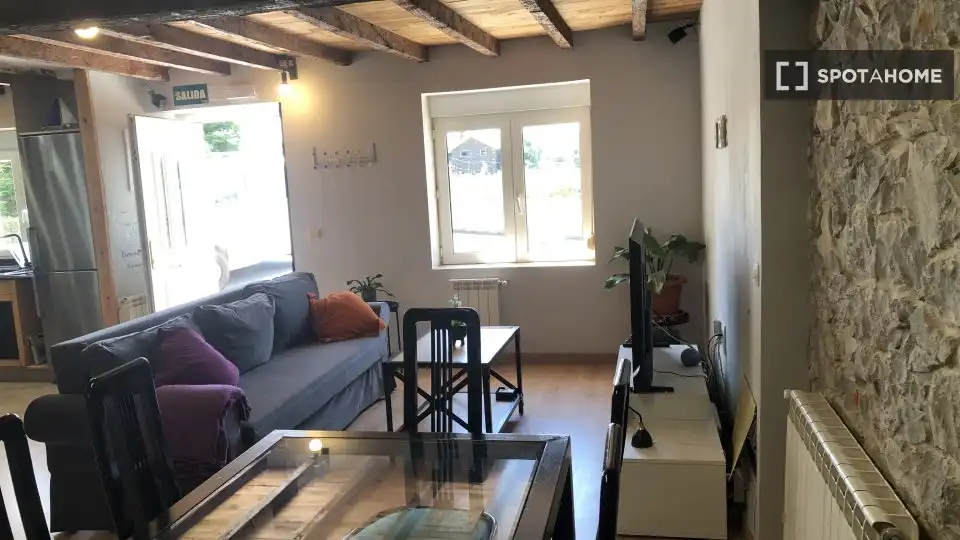 Sala d'estar de Pis per a compartir en Santa Cruz de Bezana amb Aire condicionat, Calefacció i Moblat