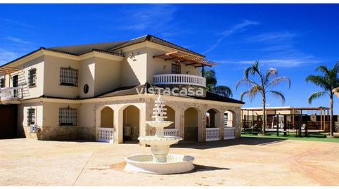 Foto 2 de Casa o chalet en venta en Carmona, Sevilla