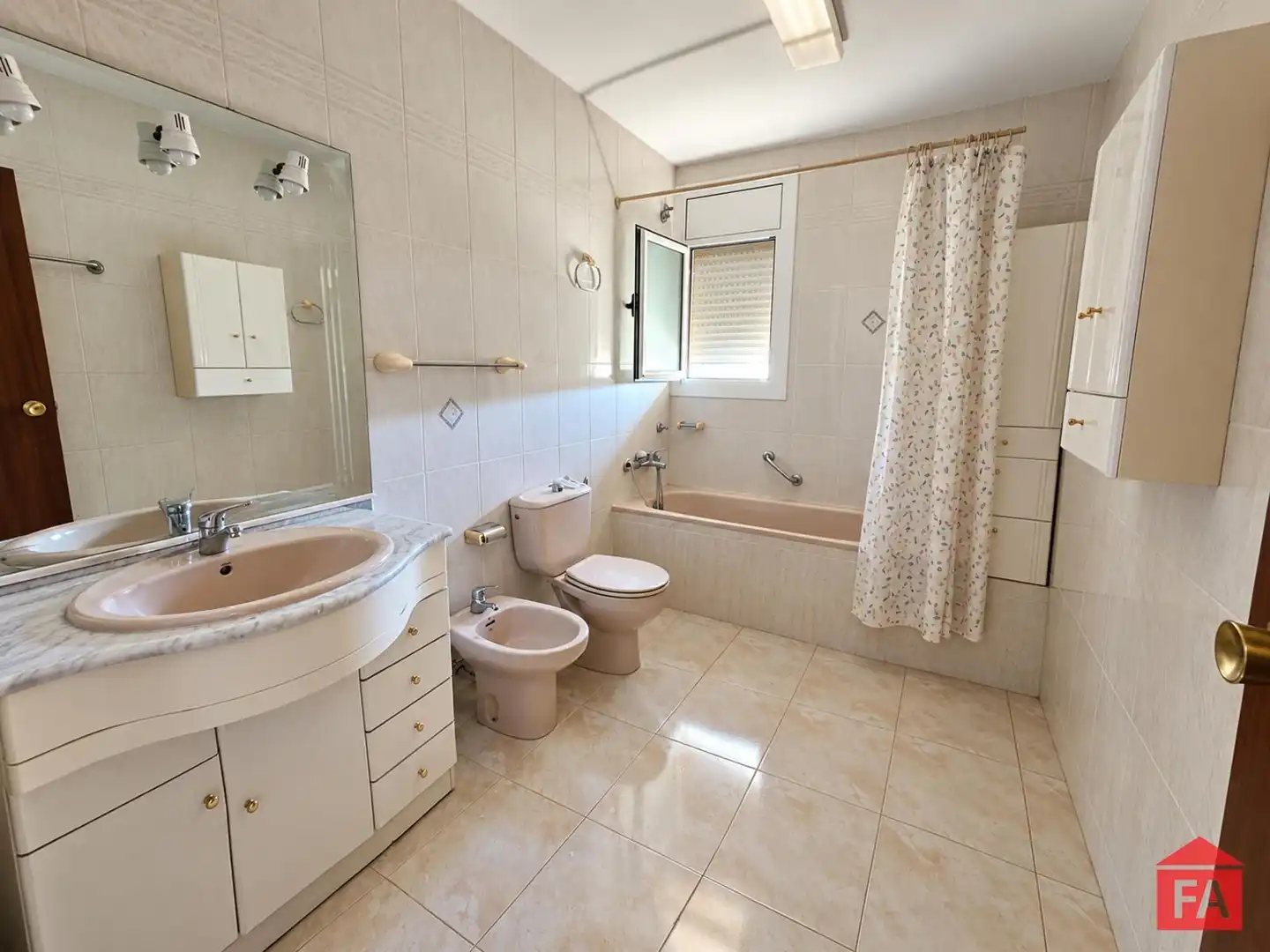 Bathroom of Detached homes for sale in Albinyana  with Terrace, Balcony and Alarm