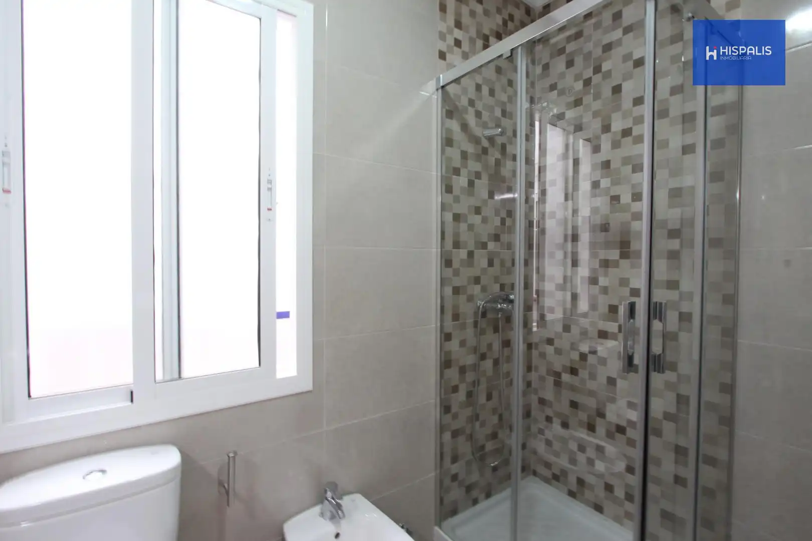 Bathroom of Ground floor for sale in Sevilla  with Air Conditioner and Heating