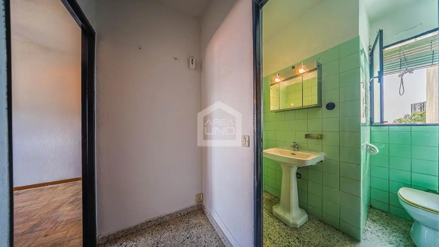 Bathroom of Flat for sale in Madrid  with Heating and Terrace