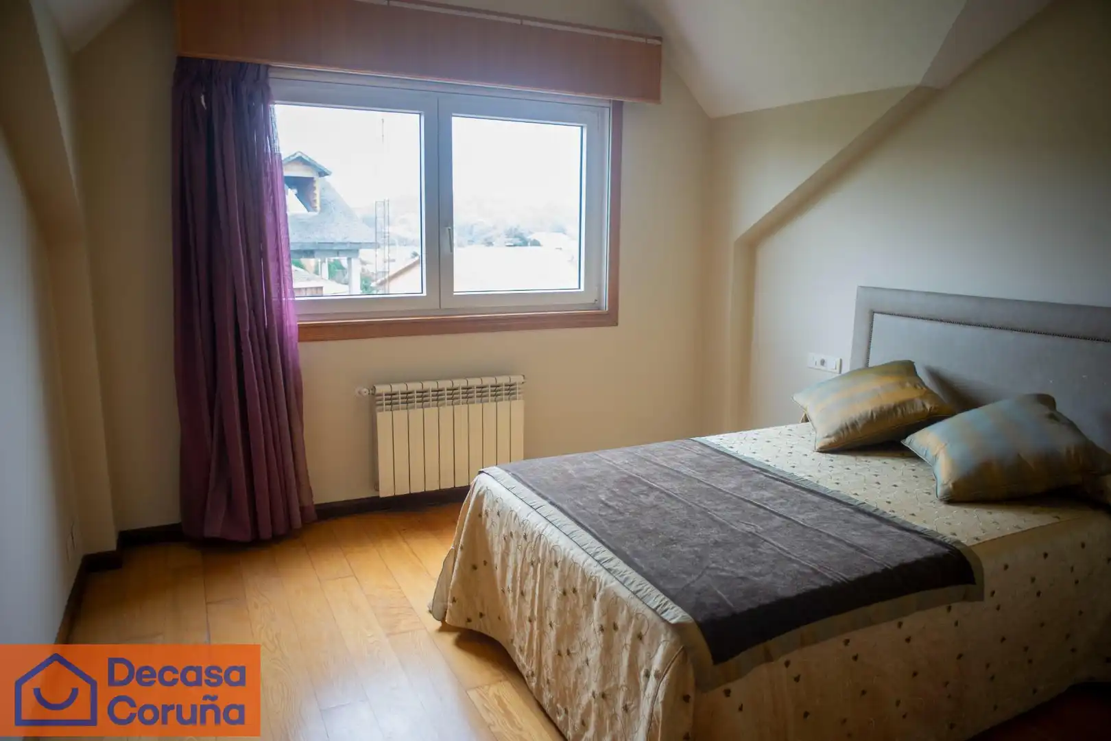 Habitación de Casa o chalet de alquiler en Oleiros con Calefacción, Parquet y Terraza