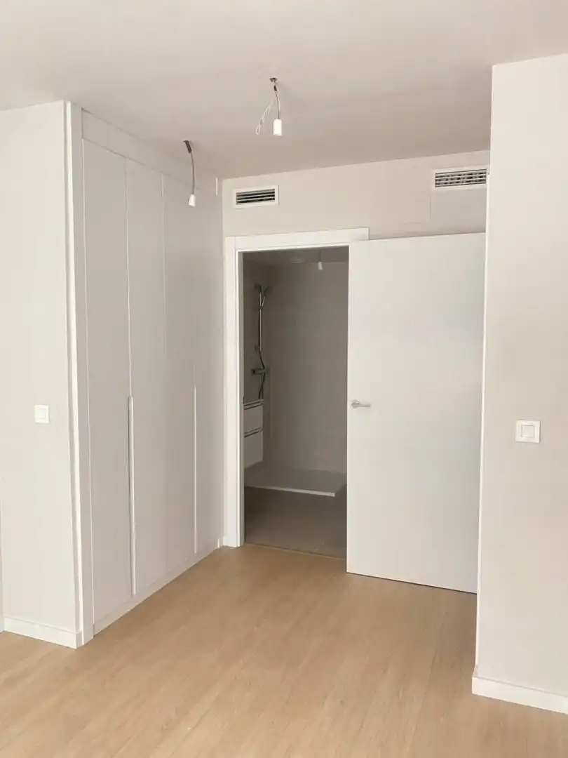Baño de Piso de alquiler en Valencia con Aire acondicionado, Jardín privado y Parquet