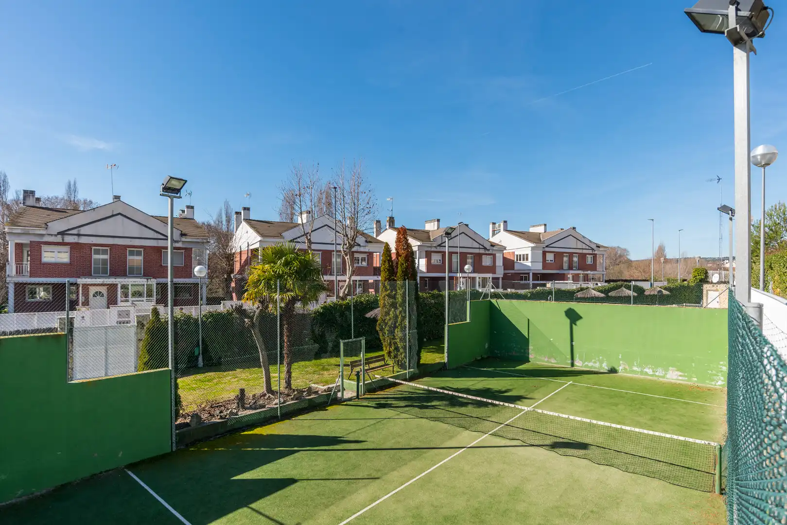Vista exterior de Casa adosada en venda en San Agustín del Guadalix amb Aire condicionat, Calefacció i Jardí privat