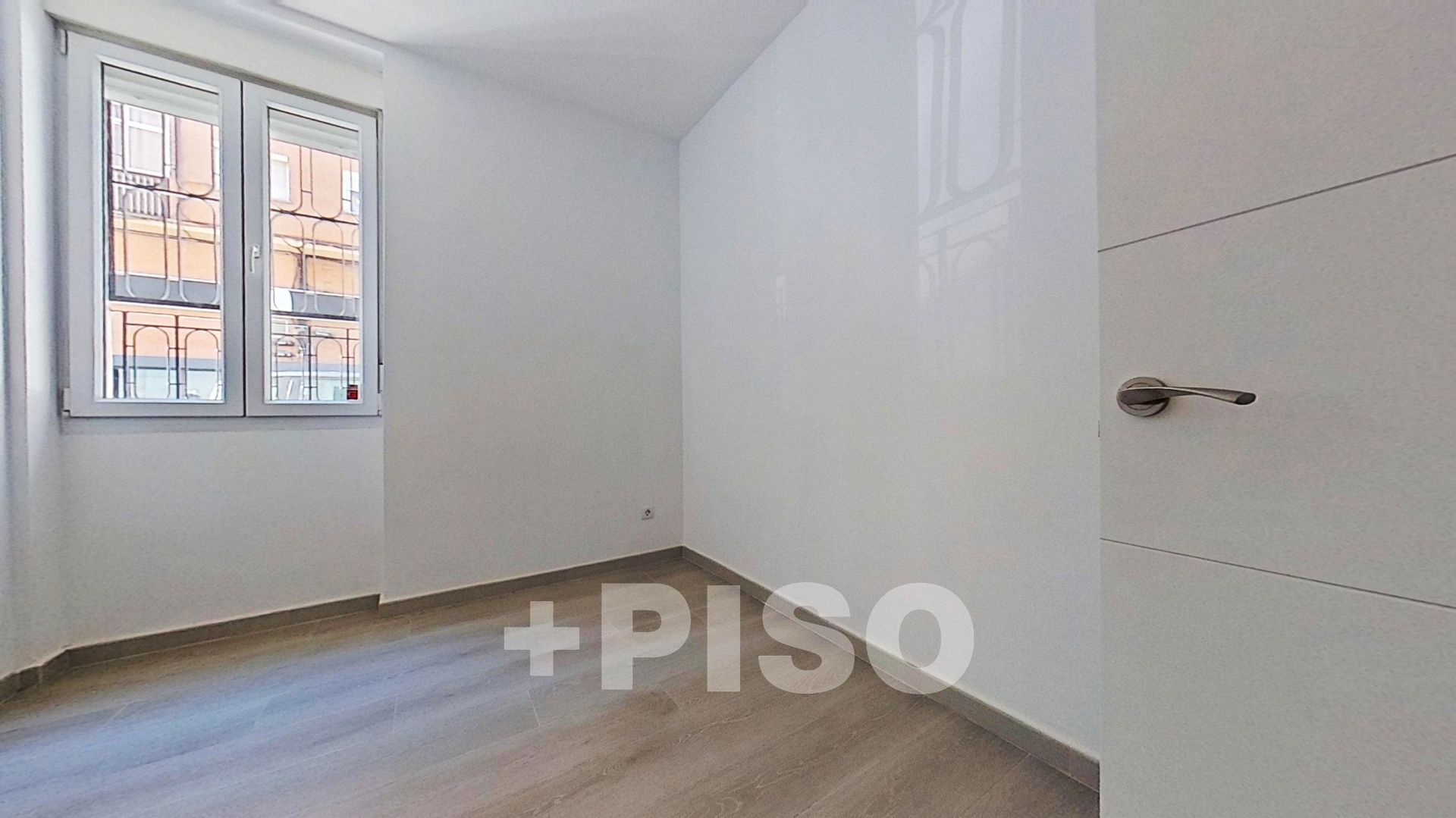 Bedroom of Flat for sale in  Madrid Capital  with Heating, Oven and Washing machine