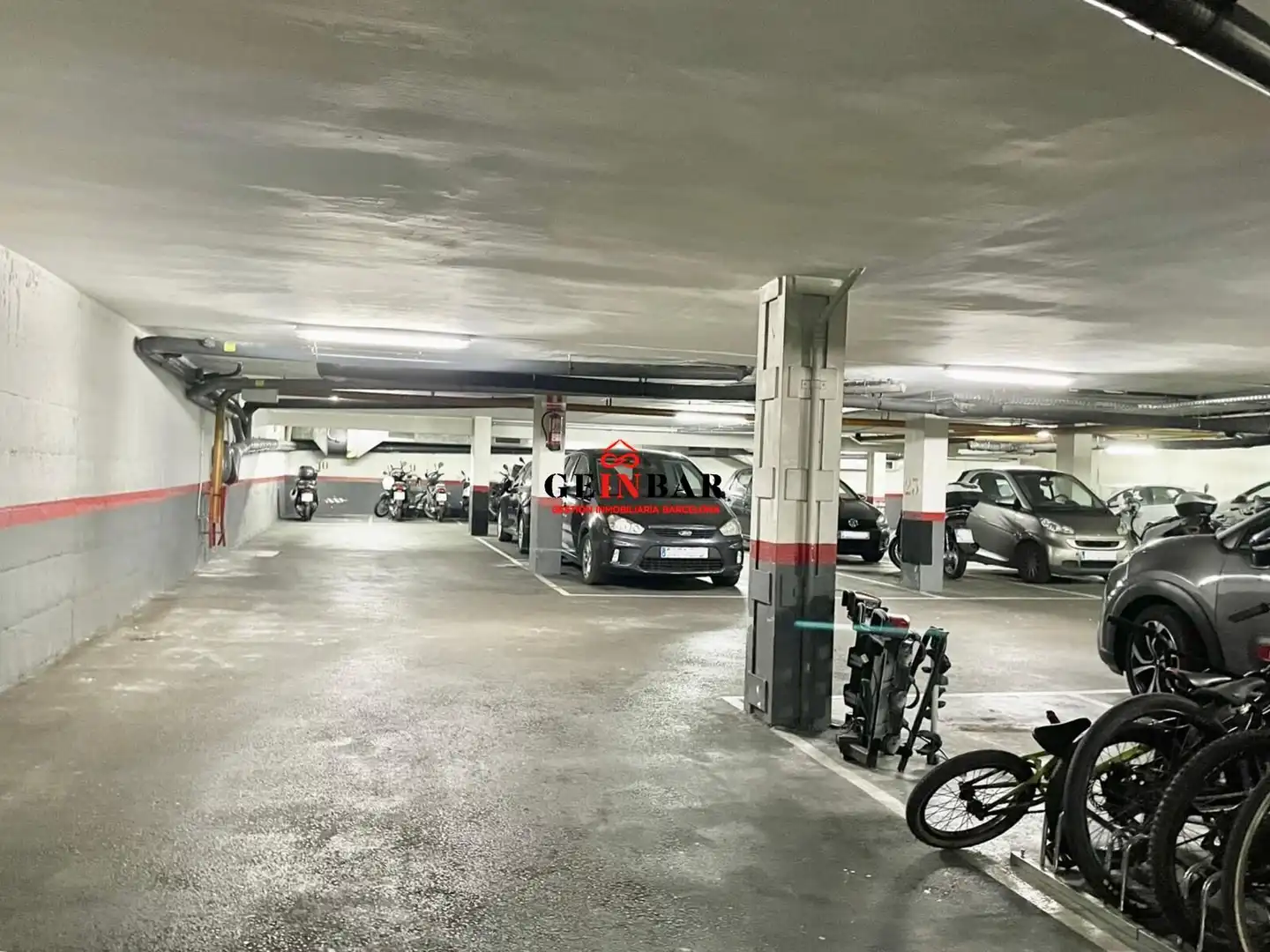 Parkplatz von Wohnung zum Verkauf in Barcelona mit Klimaanlage, Heizung und Parkett