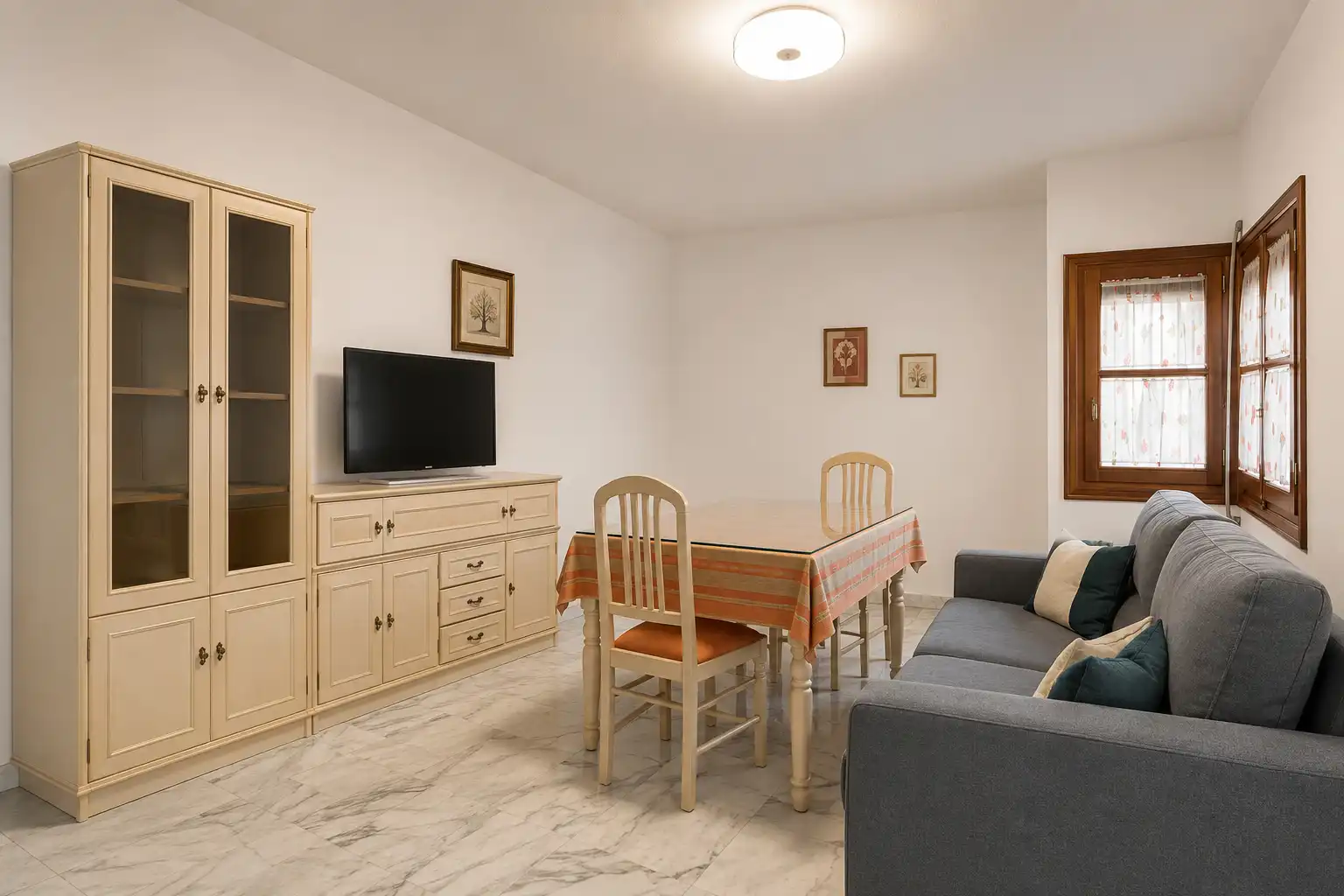Sala d'estar de Apartament en venda en Córdoba amb Aire condicionat, Calefacció i Moblat