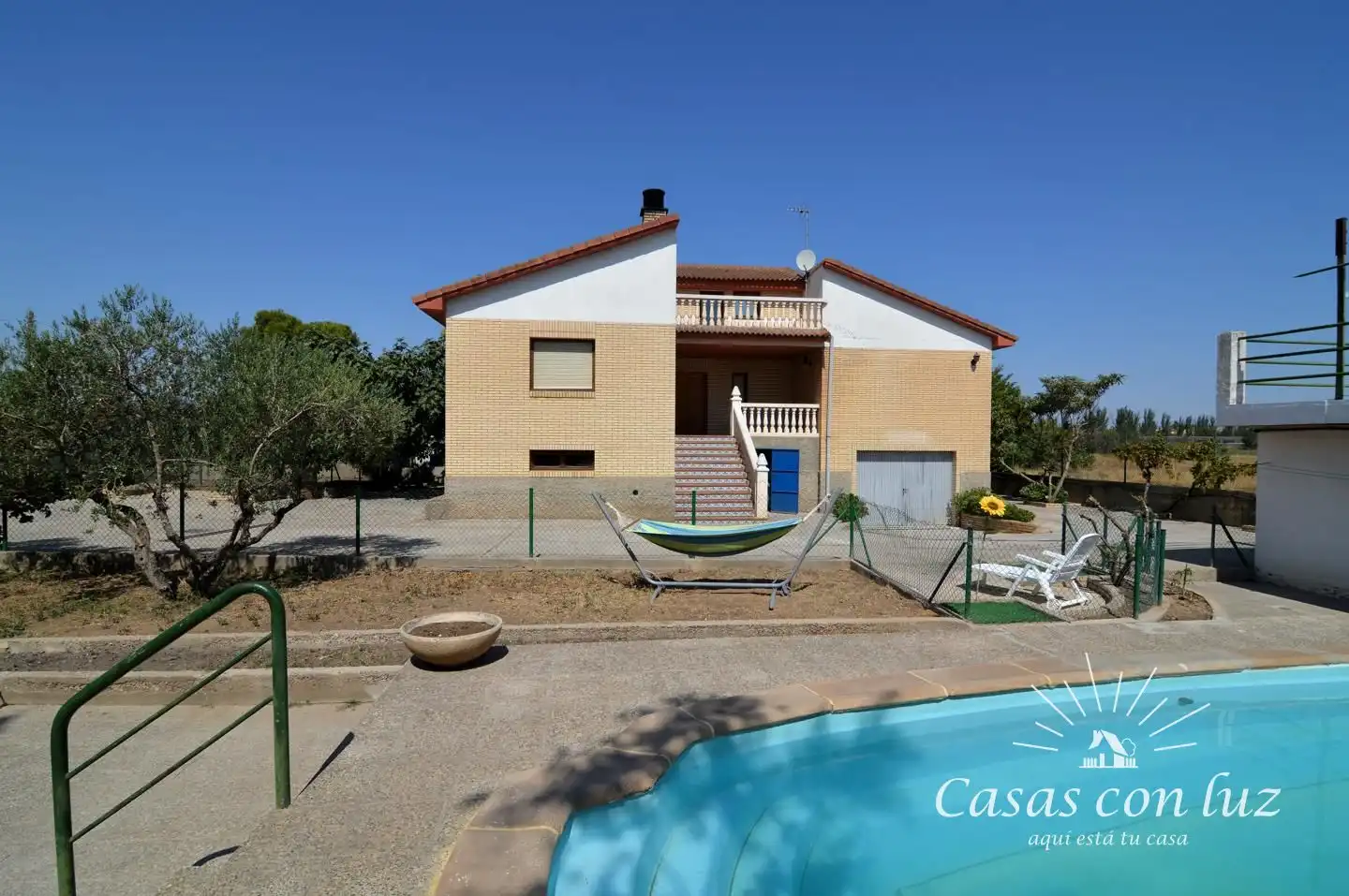 Vista exterior de Casa o chalet en venta en Zaragoza con Jardín privado, Trastero y Piscina