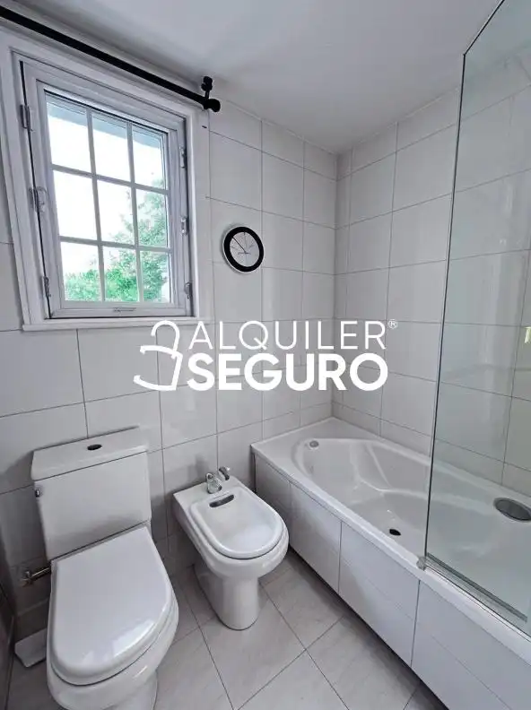 Bathroom of Houses for rent in Madrid  with Heating, Terrace and Storage room