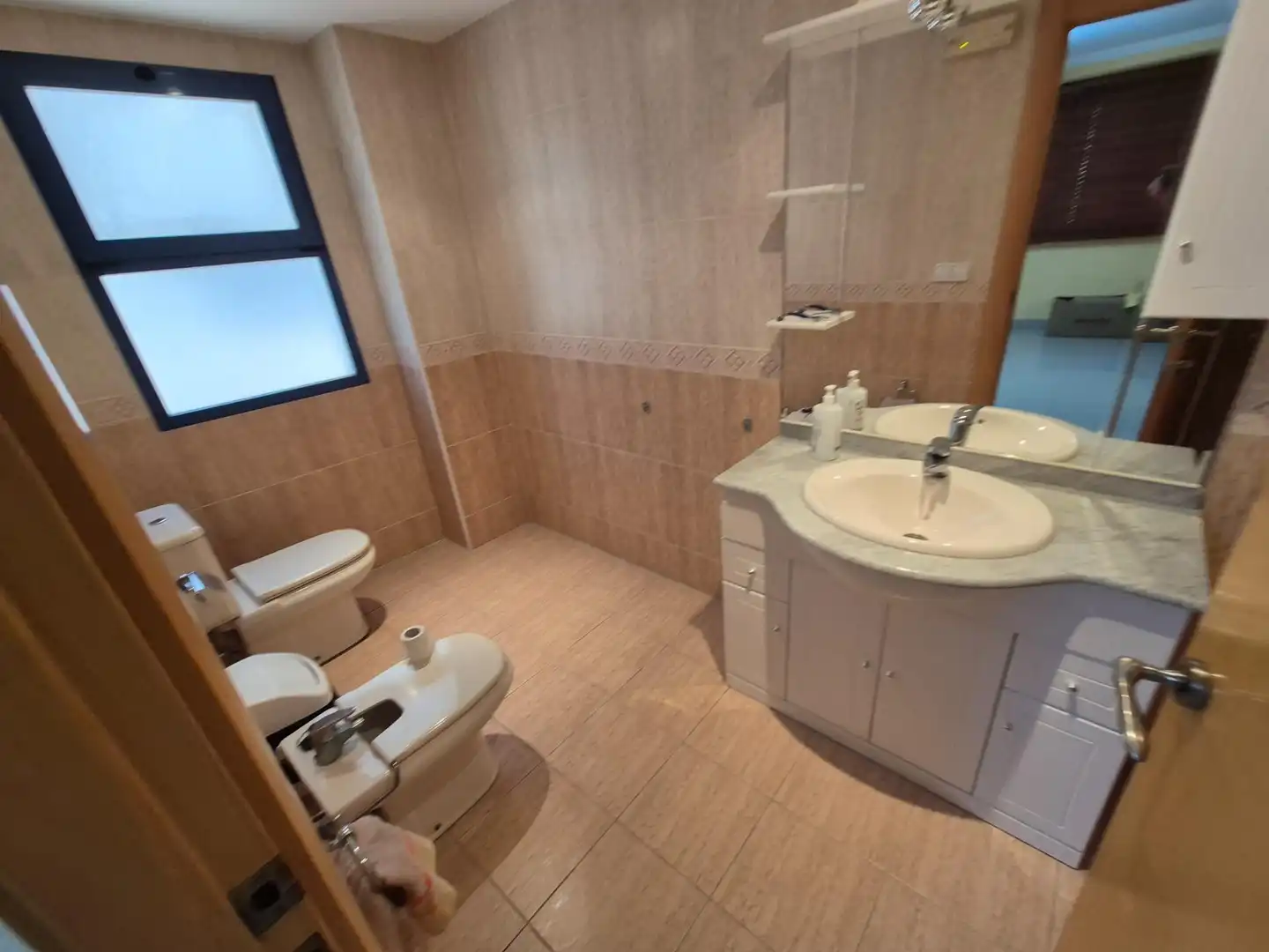Badezimmer von Fabrikhallen zur Miete in Elda