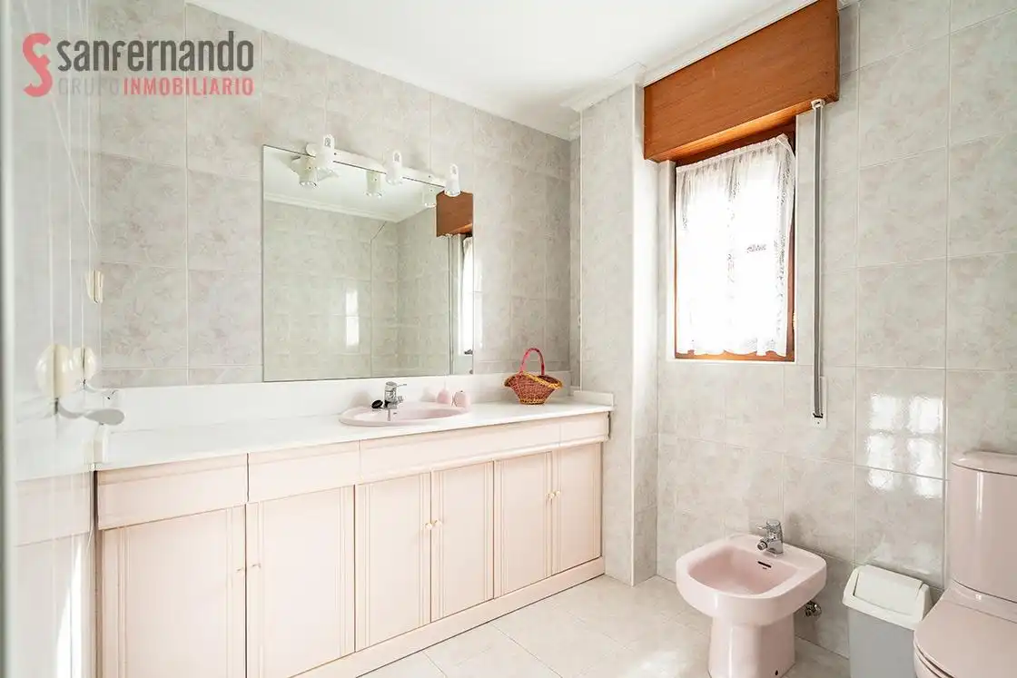 Baño de Casa o chalet en venta en Penagos con Calefacción, Jardín privado y Parquet