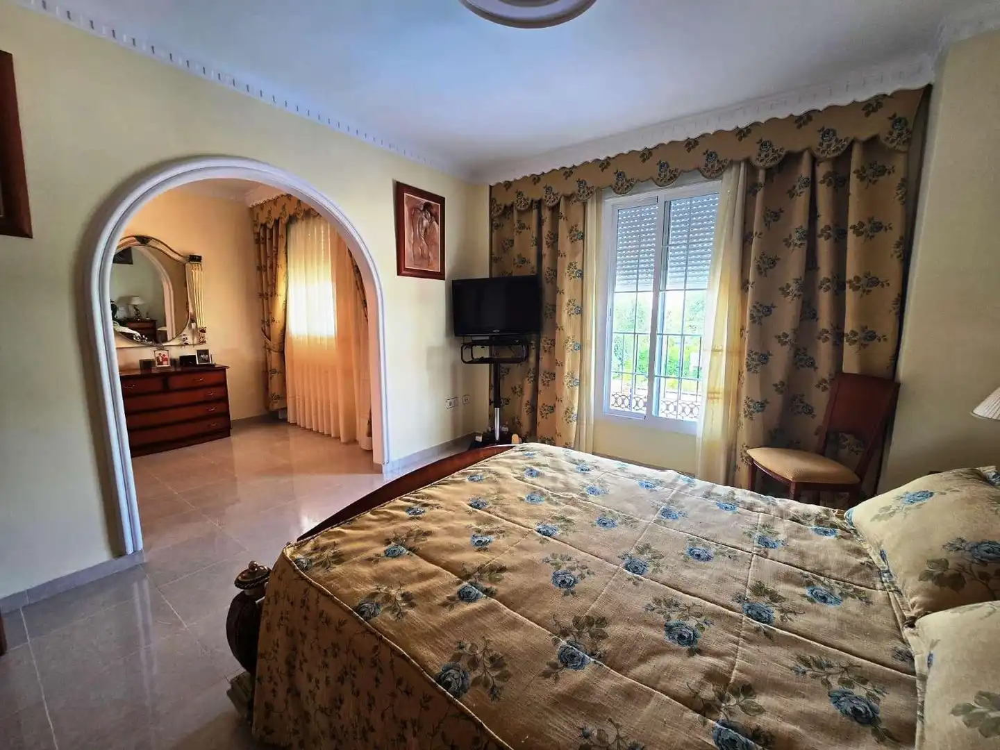 Dormitori de Casa o xalet en venda en Bormujos amb Aire condicionat i Piscina