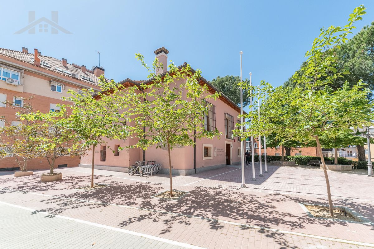 Vista exterior de Pis en venda en Boadilla del Monte amb Calefacció i Moblat
