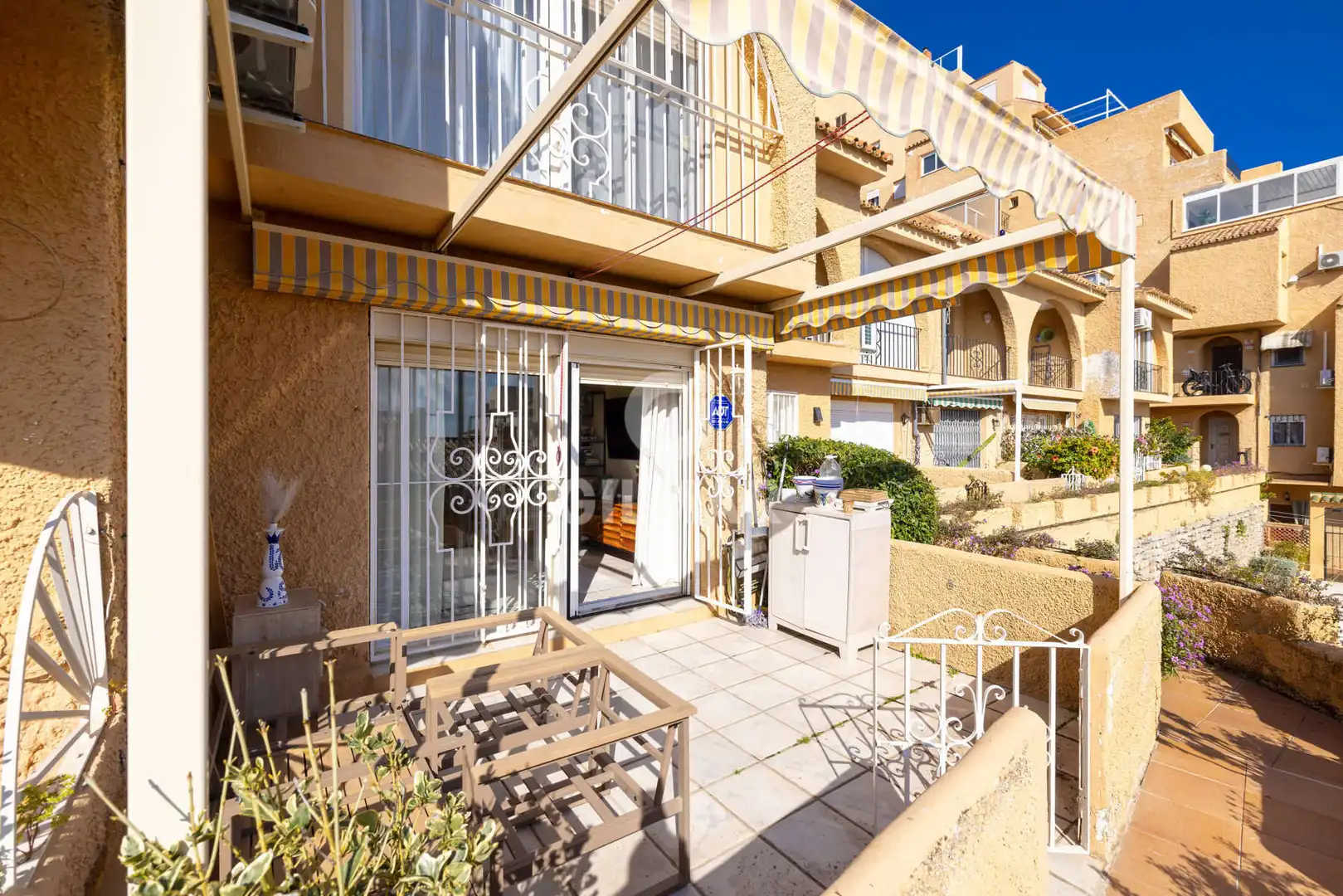 Außenansicht von Einfamilien-Reihenhaus zum Verkauf in Estepona