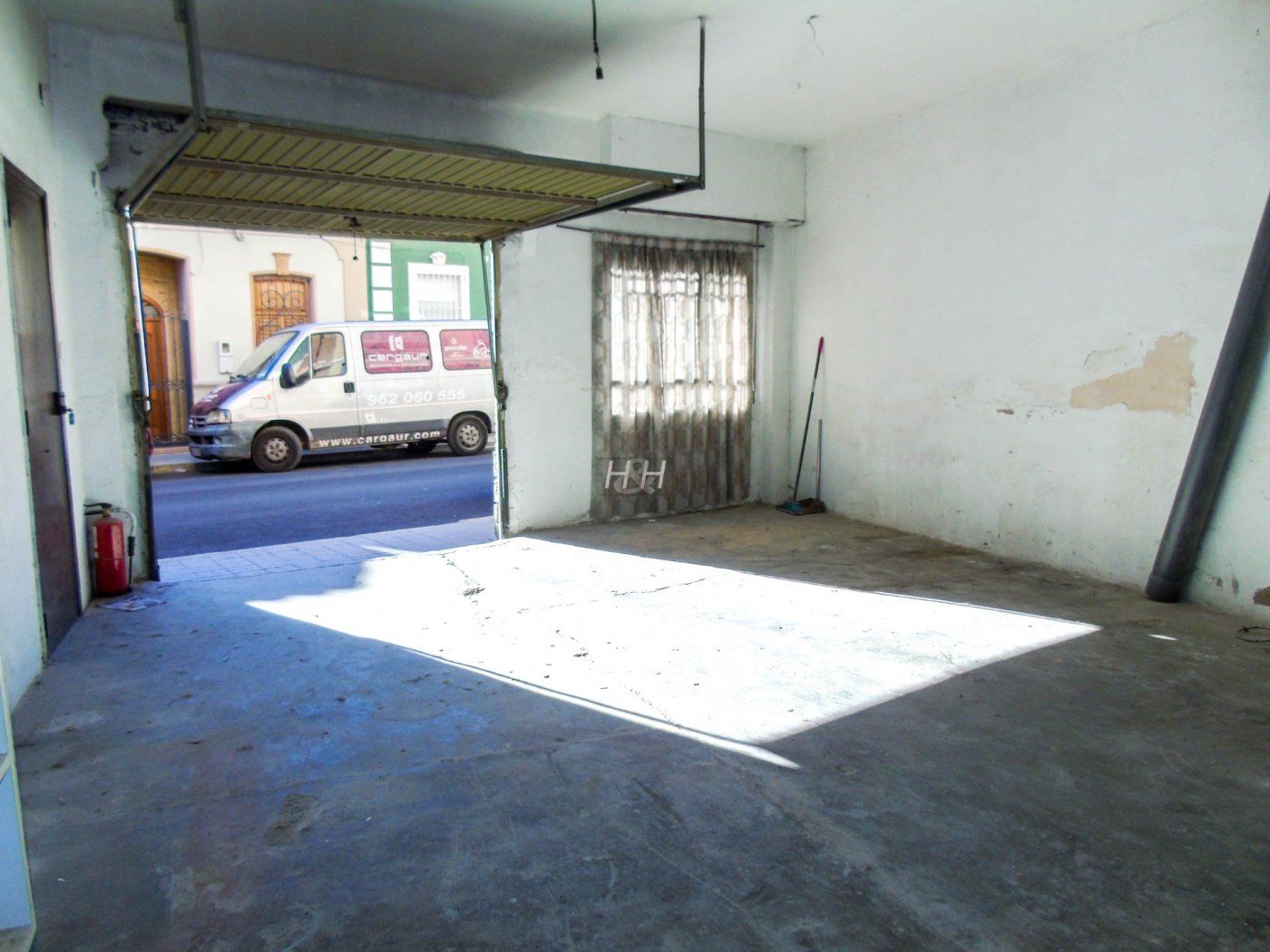 Aparcament de Local en venda en Burjassot