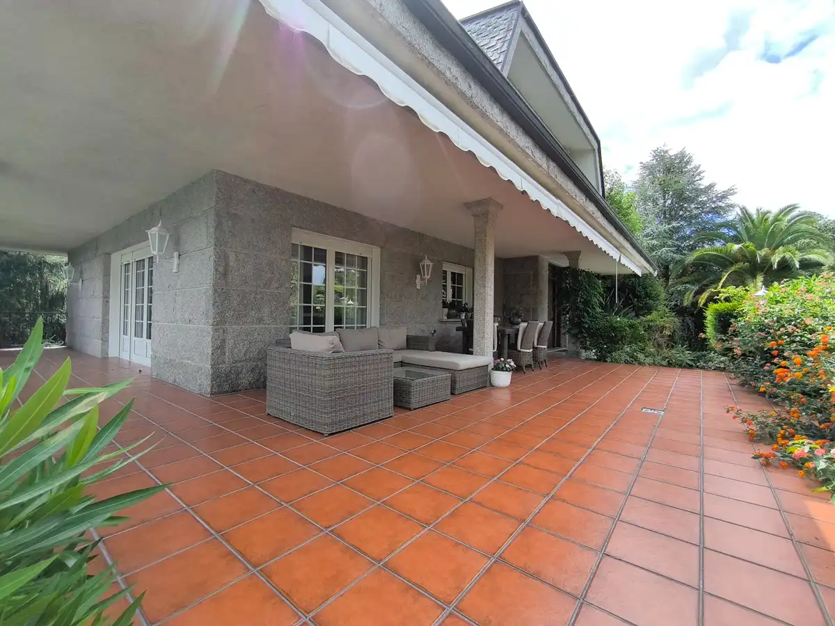 Terraza de Casa o chalet en venta en Vilagarcía de Arousa con Calefacción, Jardín privado y Parquet