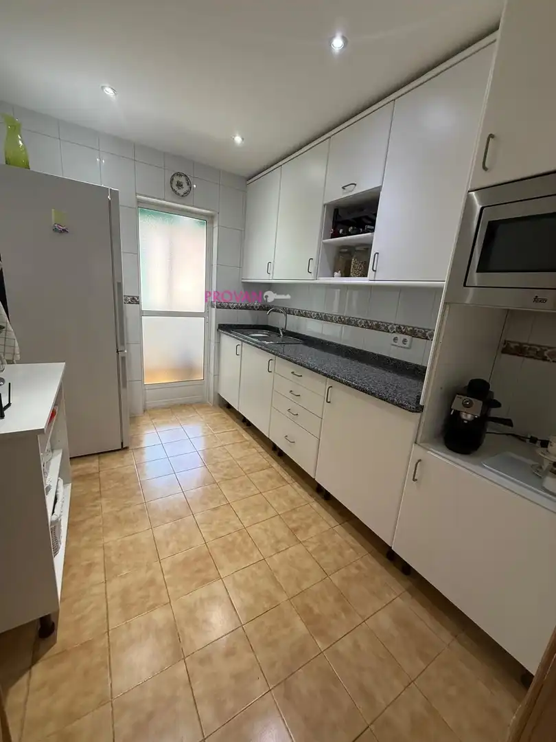 Küche von Wohnung zum Verkauf in Madrid mit Klimaanlage, Terrasse und Möbliert