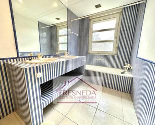 Bathroom of House or chalet for sale in Siero  with Terrace