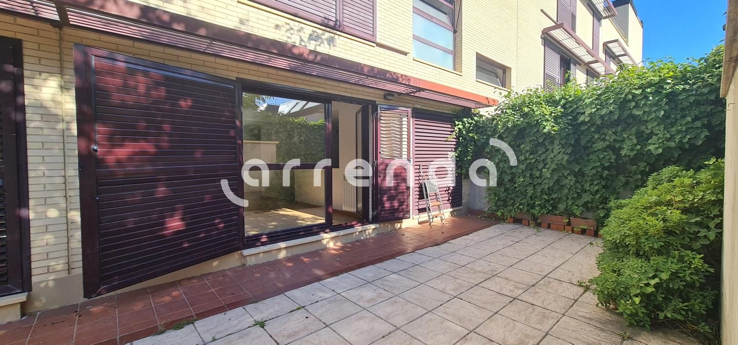 Vista exterior de Planta baixa de lloguer en Las Rozas de Madrid amb Terrassa i Piscina comunitària